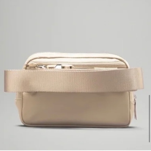 NWOT Lululemon everywhere belt bag trench/opal - Picture 6 of 7